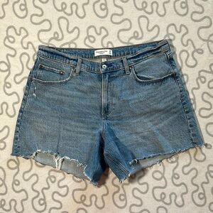 Abercrombie & Fitch The Baggy Short Mid Rise